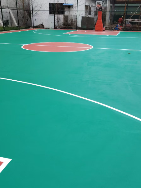 大名 球场长期使用易出现地面开裂
